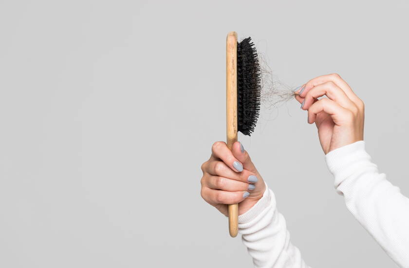 Plaukų slinkimas: dažniausios priežastys ir gydymas